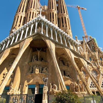 Barcelona Private Car Tour with Hidden Gems and Landmarks 4