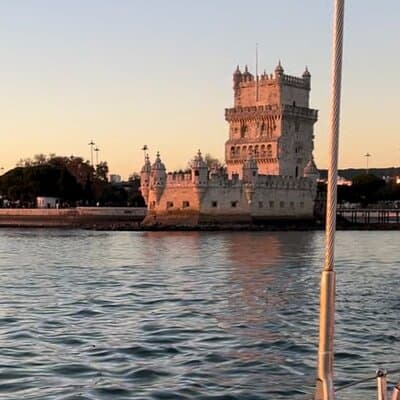 Lisbon 2H Sailing Boat Tour and Cruise With Drinks 4