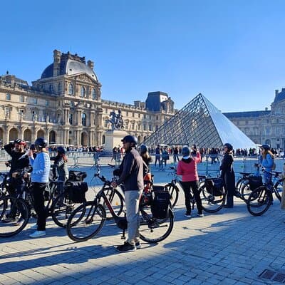 Paris : Private electric bike tour with wine and cheese tasting 2