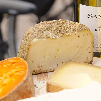 Paris : Private electric bike tour with wine and cheese tasting 5