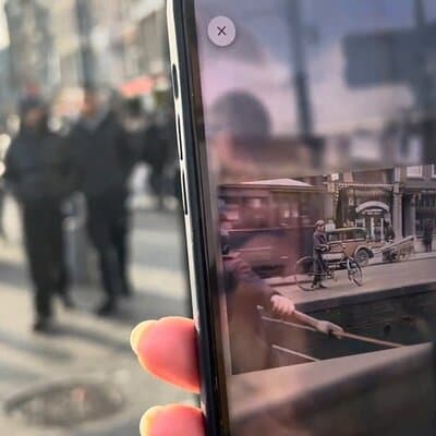 Amsterdam Historic City: a Self-Guided Augmented Reality Tour 3