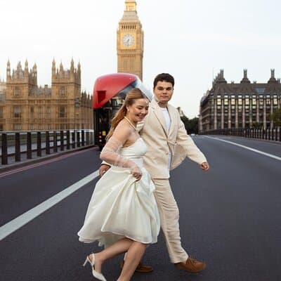 Iconic London Portraits Tour with Expert Local Photographer 3