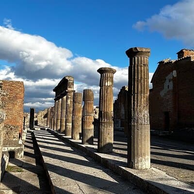 Rome Airport to Pompeii Tour with drop off Sorrento and Positano 3