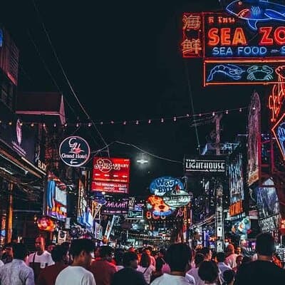 Central Thailand Walking Tour and visit Temple at Bangkok