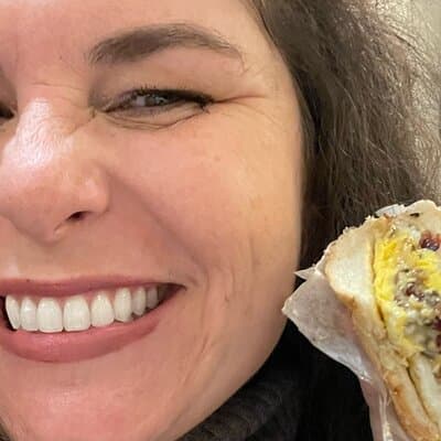 Iconic NYC Breakfast Food & Landmark Tour: Coffee, Bagel, Donut + 3