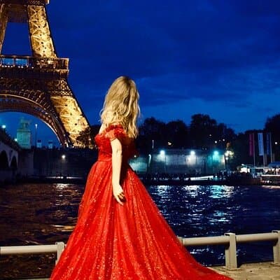 Paris Luxury Private Professional Photoshoot at the Eiffel Tower 4