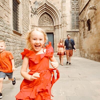 Professional Photoshoot Tour - Barcelona's iconic locations 3