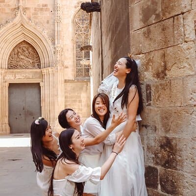 Professional Photoshoot Tour - Barcelona's iconic locations 5