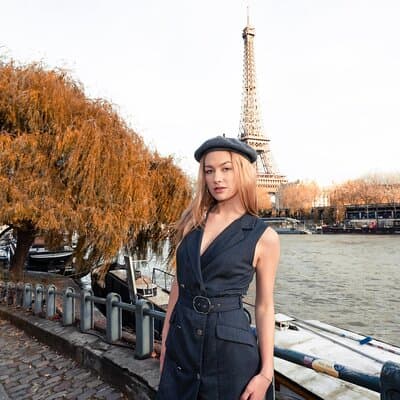 Private Professional Photoshoot near the Eiffel Tower in Paris 3