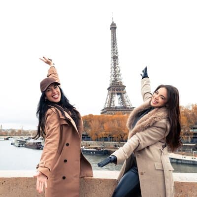 Private Professional Photoshoot near the Eiffel Tower in Paris 4