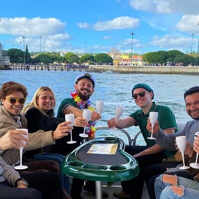 Lisbon Sunset Experience: Cruise, Wine and Live Music by the Capt 3