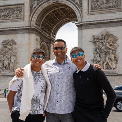 Paris Professional Photoshoot at the Arc de Triomphe 2