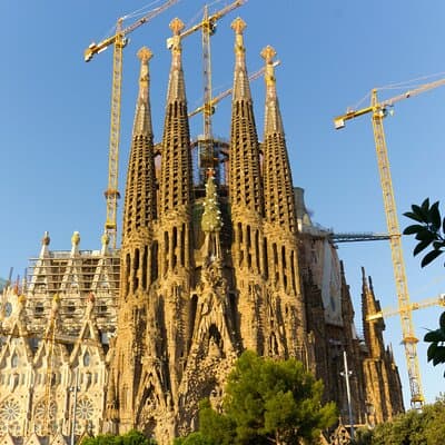 Max 6 People Full-Day Tour Barcelona, Sagrada Familia, Parc Guell 5