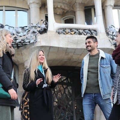 Guided private morning tour of La Pedrera with Casa Batlló ticket 3