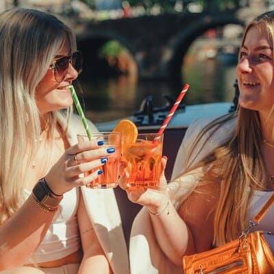 Amsterdam canal cruise in open boat – Guided tour 4