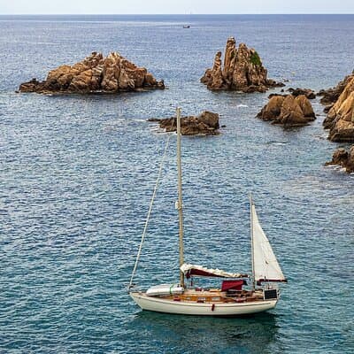 Costa Brava Private Tour: All-Inclusive Sailing & Snorkeling 4