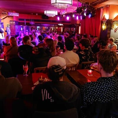Monday Night Laughs: Stand up comedy in English