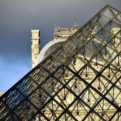Paris: Luxury Private Photo Eiffel Tower & Louvre pyramid