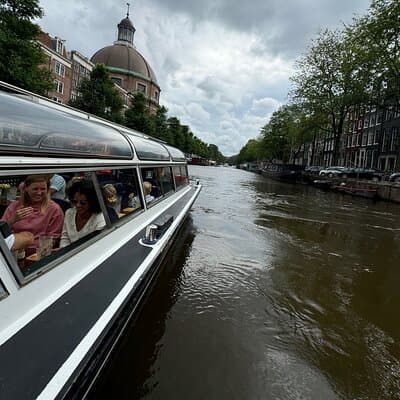 Amsterdam Classic Canal Cruise with Live Guide and Open Bar 2