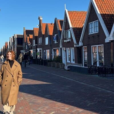 4h Private Tour from Ams to Volendam and Marken- Electric Car 4