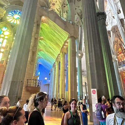 Small Group Tour in Barcelona Sagrada Familia with Tickets 3