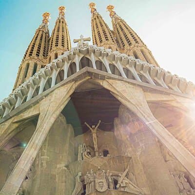 Small Group Tour in Barcelona Sagrada Familia with Tickets