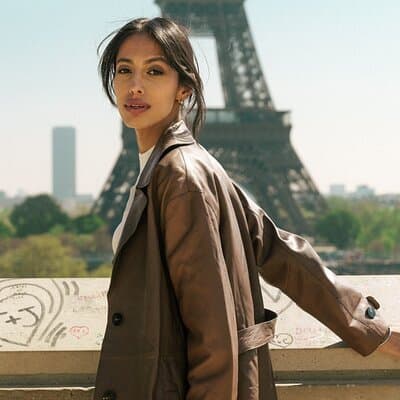 Paris: Eiffel Tower Vintage Photoshoot 4