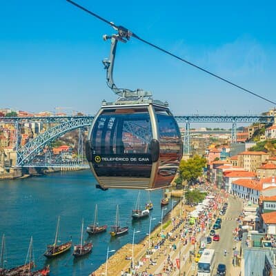 Private car transfer from Lisbon to Porto with 2h for sightseeing 2