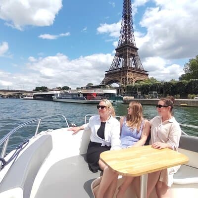 Your Private boat Captain Guide Explore Historical Paris