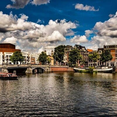 Walking through Amsterdam past and present 2