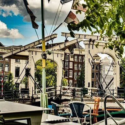 Walking through Amsterdam past and present 4