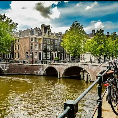 Walking through Amsterdam past and present 5