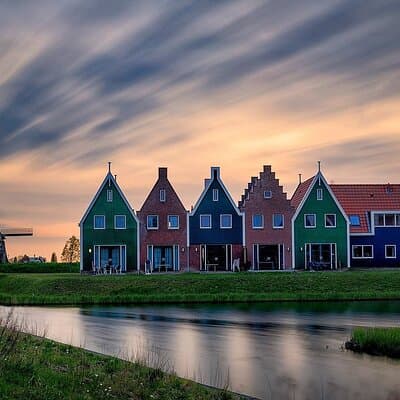 Volendam & Marken Private Tour in luxury Jaguar S Type 1/2 day 5
