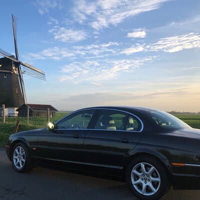 Giethoorn Private Tour from Amsterdam in Jaguar S Type 3