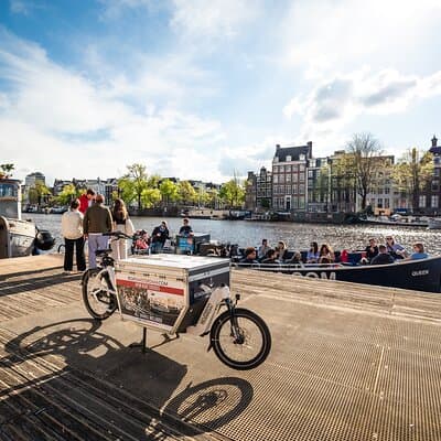 Amsterdam Canal Cruise with Live Guide and Two Drinks 3