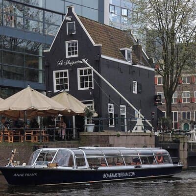Amsterdam Classic Canal Cruise with Live Guide 3