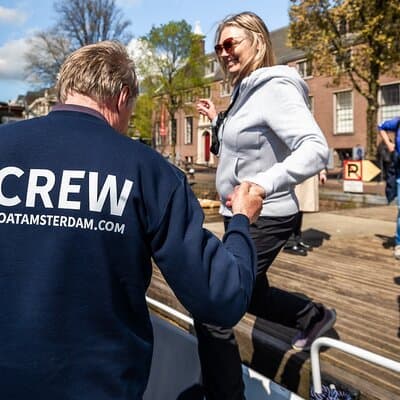 Amsterdam Canal Cruise with Live Guide and Two Drinks 4