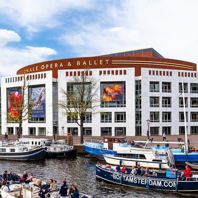 Amsterdam Canal Cruise with Live Guide and Two Drinks 5