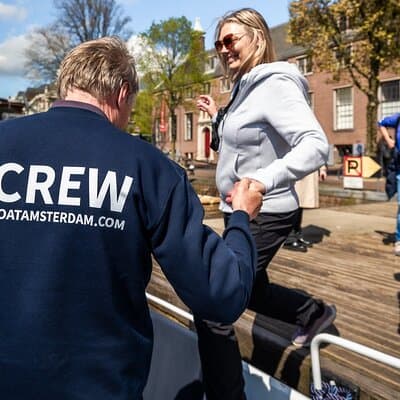Amsterdam Canal Cruise With Live Guide and Unlimited Drinks 4