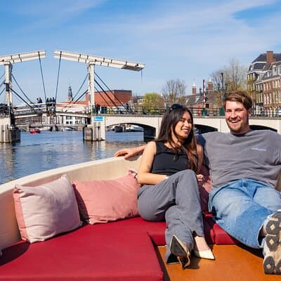 Guided Amsterdam Canal Cruise – Snacks & Drinks on board(1 Hour) 4