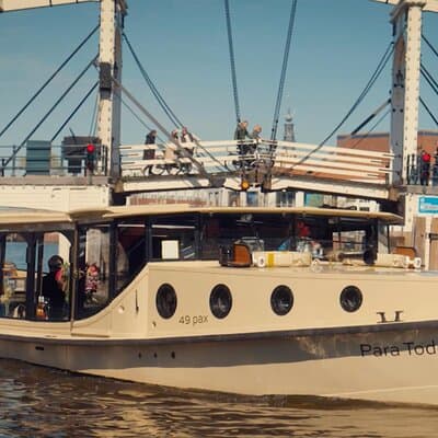Amsterdam: Luxury Canal Cruise with Historic VR Experience 2