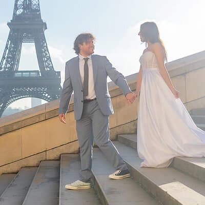 Private Guided Photoshoot at the Eiffel Tower in Paris 3