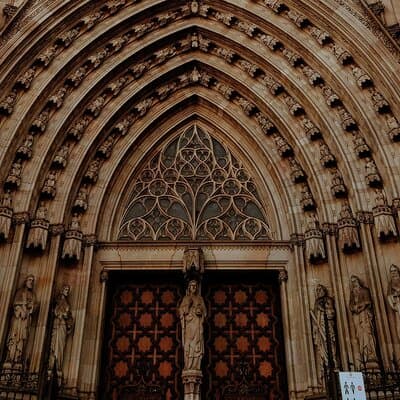 Barcelona: Guided City Tour by Local Transport - Metro, Bus, Tram 5
