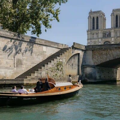 Paris Private Boat Tour with Champagne 4