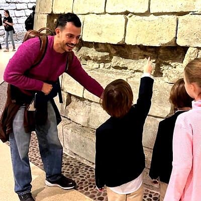 Family Friendly Louvre Museum Private Guided Tour 2