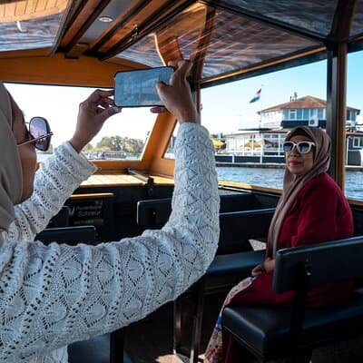 Amsterdam: Giethoorn Tour with Scenic Cruise, Cheese, Free Time 2