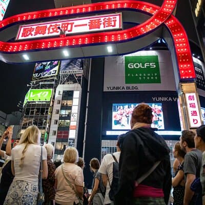 Night Walking Tour in Shinjuku