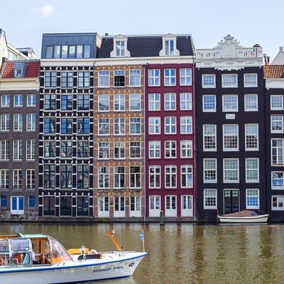 Amsterdam Walking Tour: Urban Legends & History with local guide 4