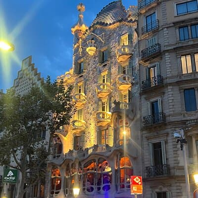 Barcelona: Guided City Tour by Local Transport - Metro, Bus, Tram