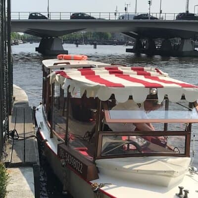 Amsterdam Highlights Canal Cruise with a Drink 3